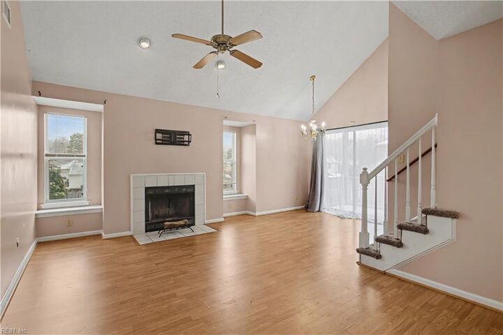 Property Photo:  514 Thorncliff Dr 202  VA 23608 