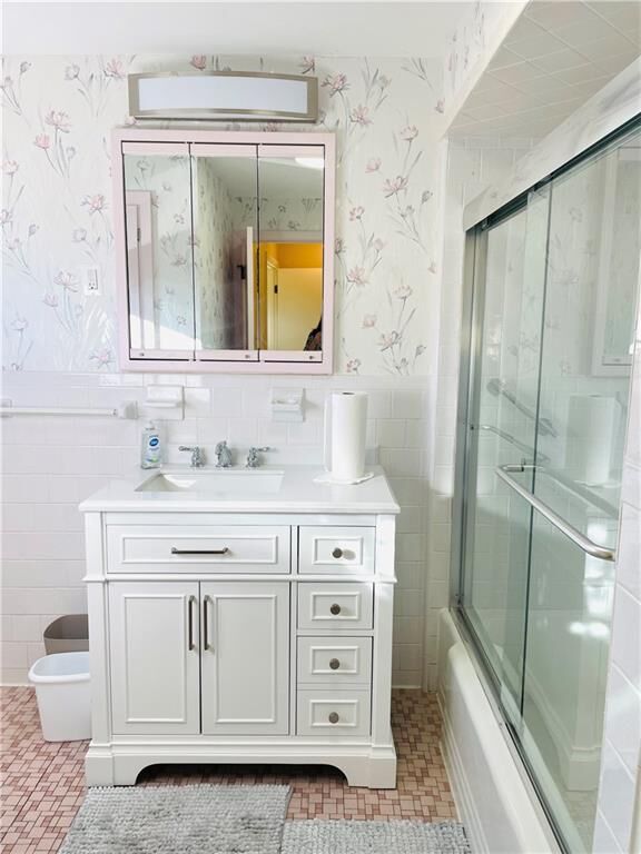 Property Photo:  241 Huxley Avenue  RI 02908 