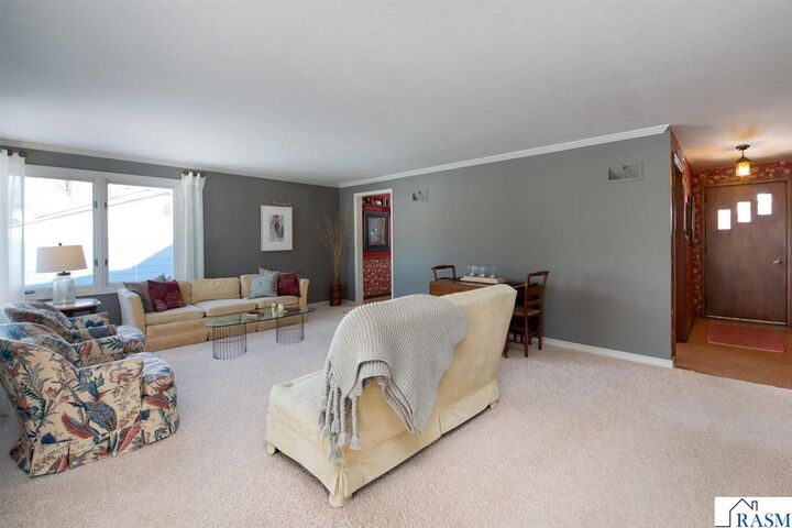 Property Photo: 107 Ridge Court MN 56001