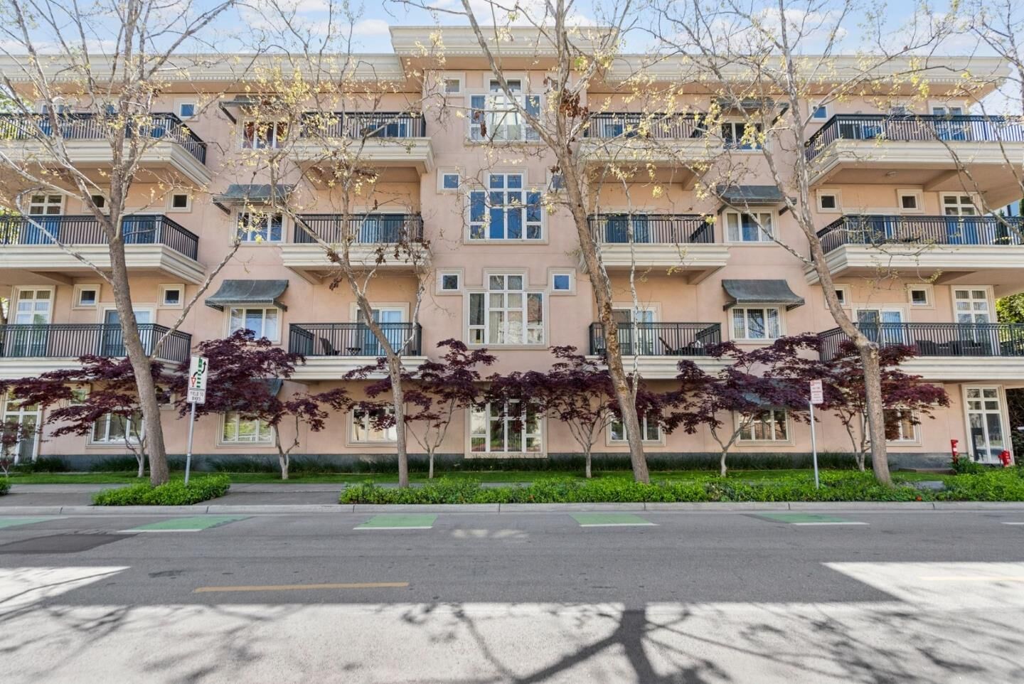 Property Photo: 200 Sheridan Avenue 302 CA 94306