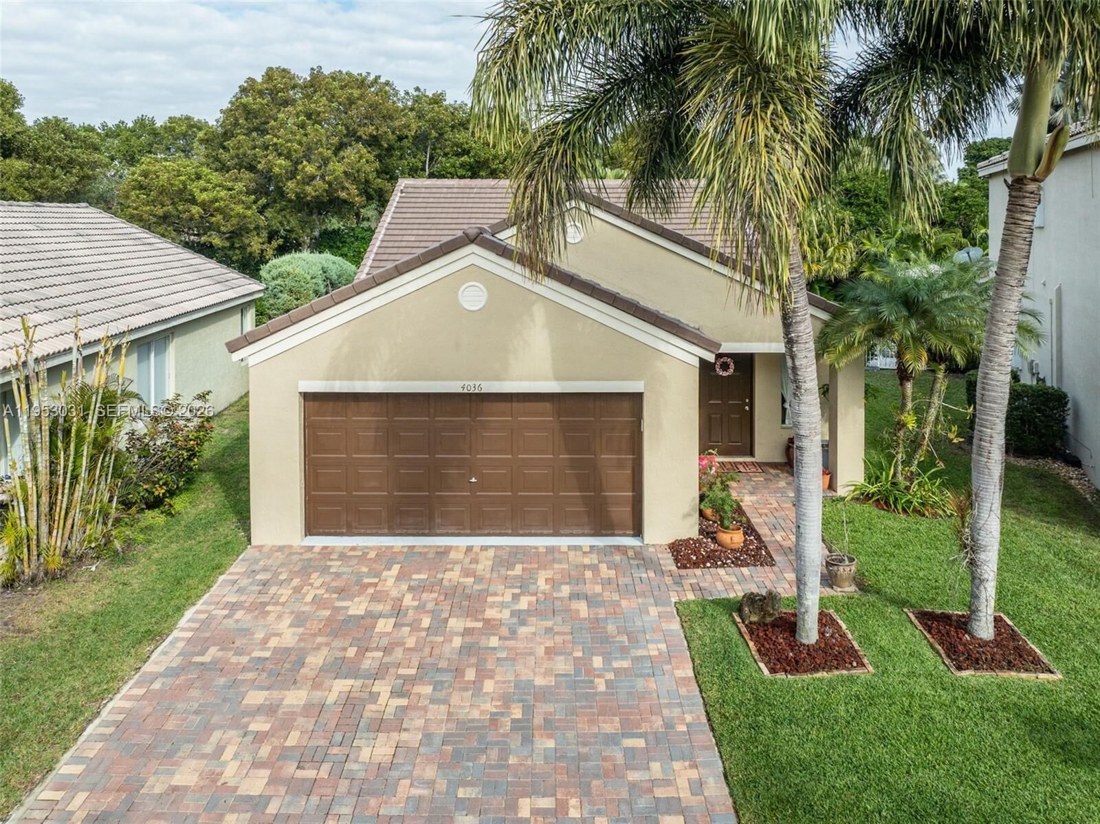Property Photo: 4036 Pine Ridge Ln FL 33331