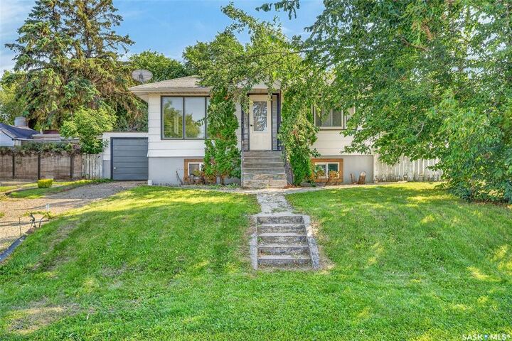 453 21st Street E — photo 1