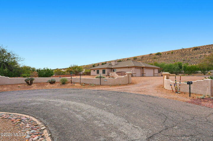 Property Photo: 1731 W Placita De La Escalera AZ 85629