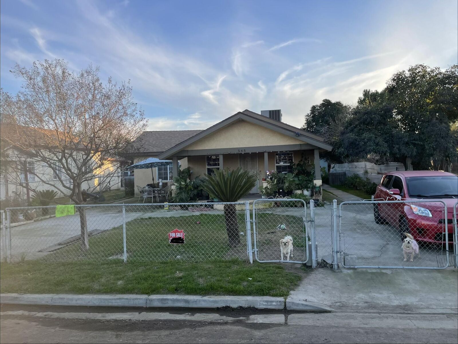 Property Photo:  565 E Joanne Avenue E  CA 93256 