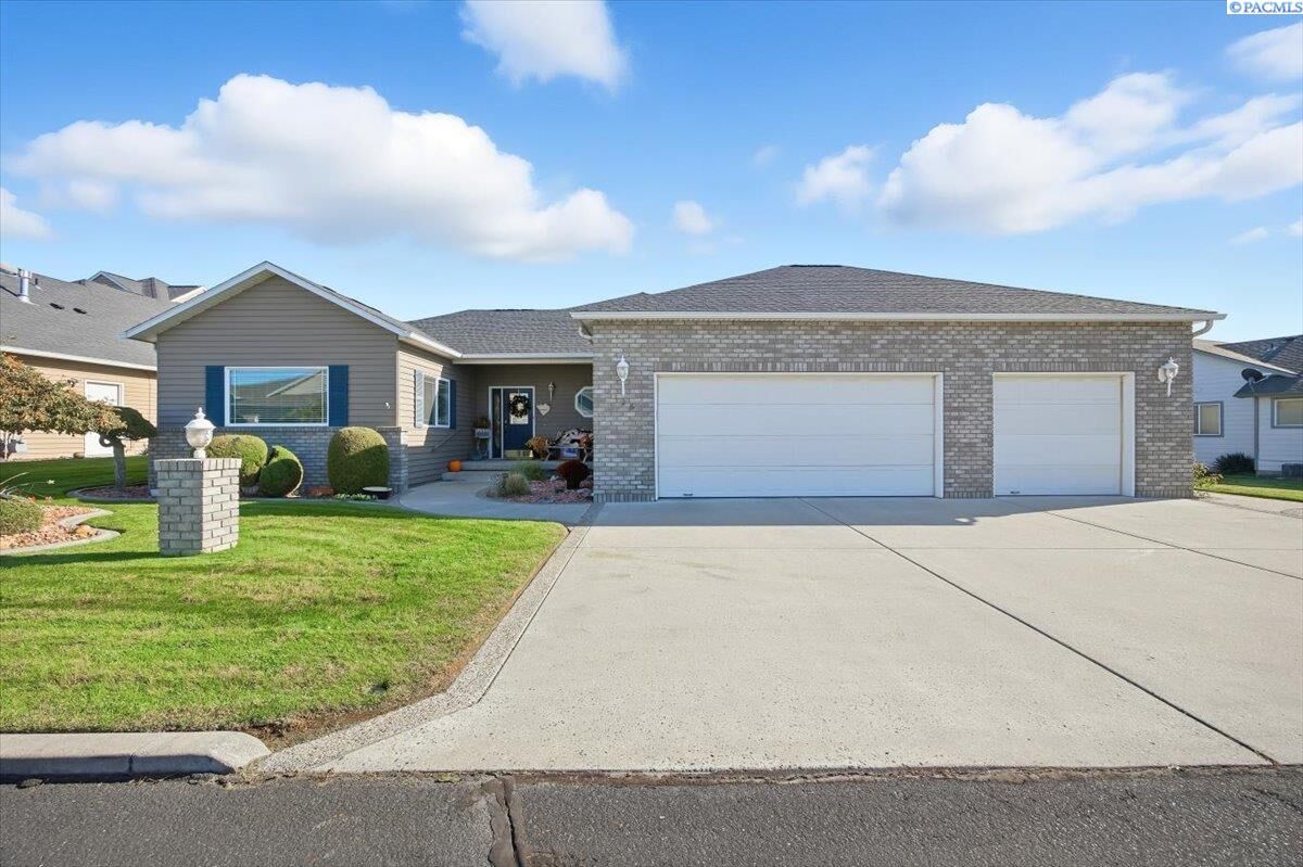 Property Photo:  125 Berkshire Lane  WA 99301 