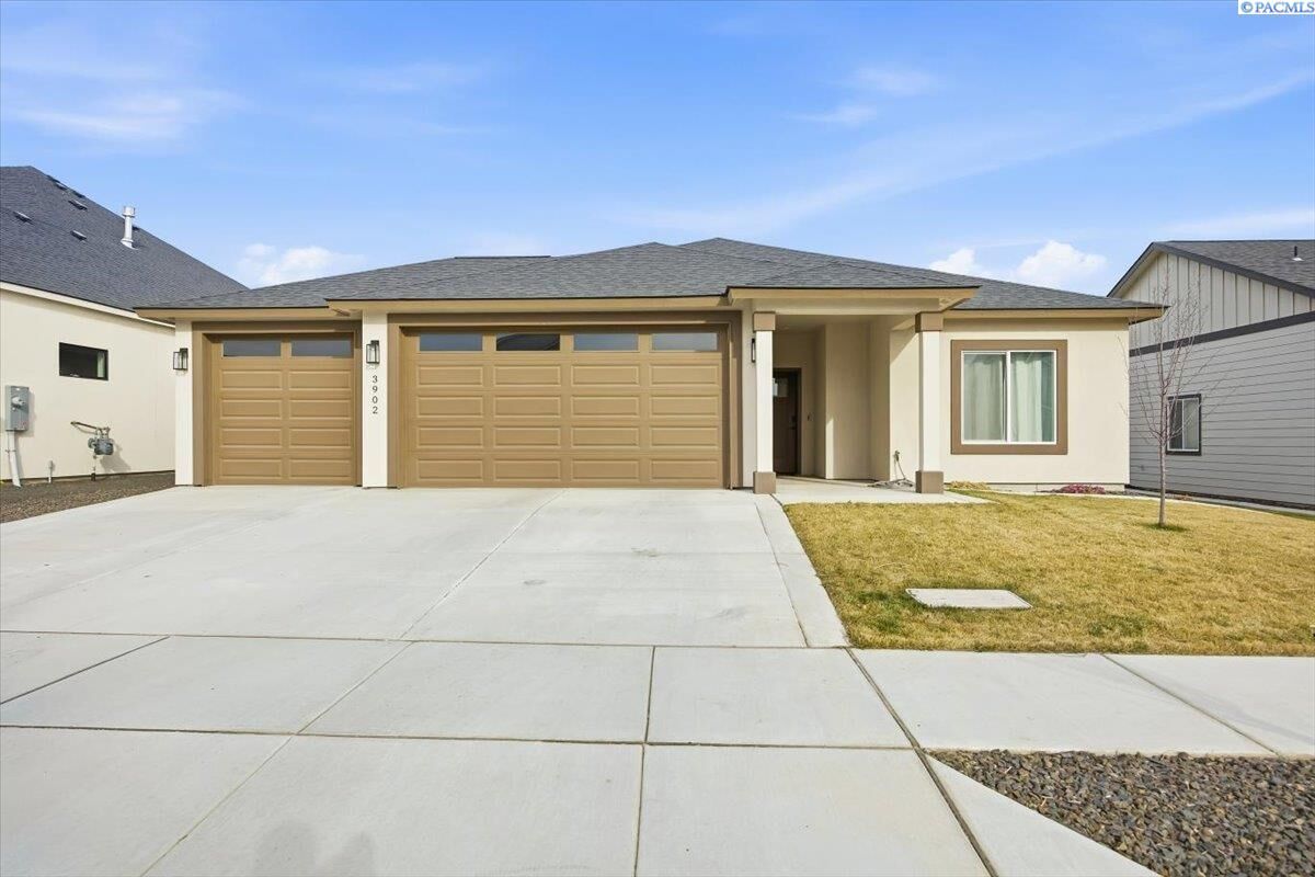 Property Photo:  3902 Barbera St  WA 99352 