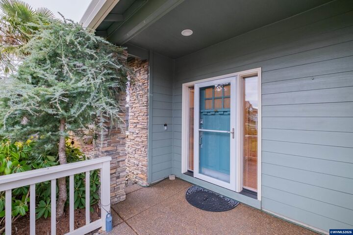 Property Photo:  527 Grandover Av SE  OR 97306 