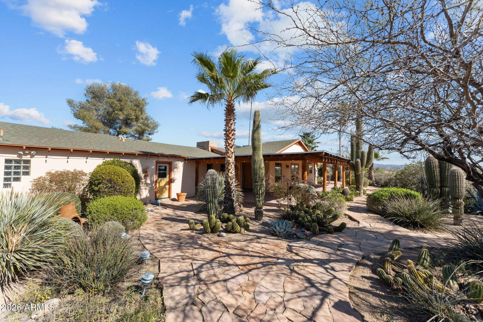 Property Photo: 680 W Buckinghorse Trail AZ 85390
