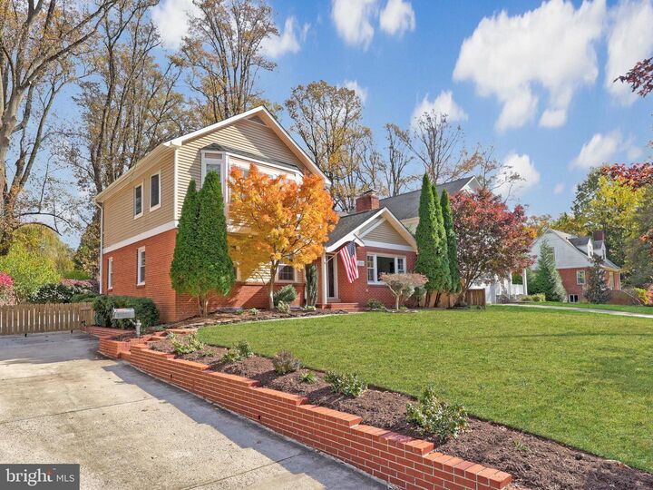 Property Photo:  2133 Grayson Place  VA 22043 