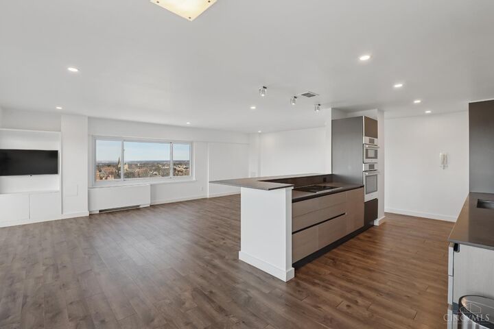 Property Photo:  2200 Victory Parkway  OH 45206 