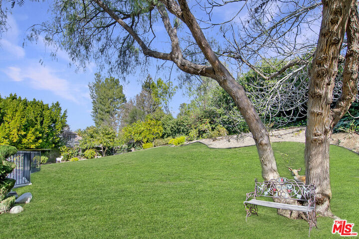 Property Photo: 4618 Westchester Dr CA 91364