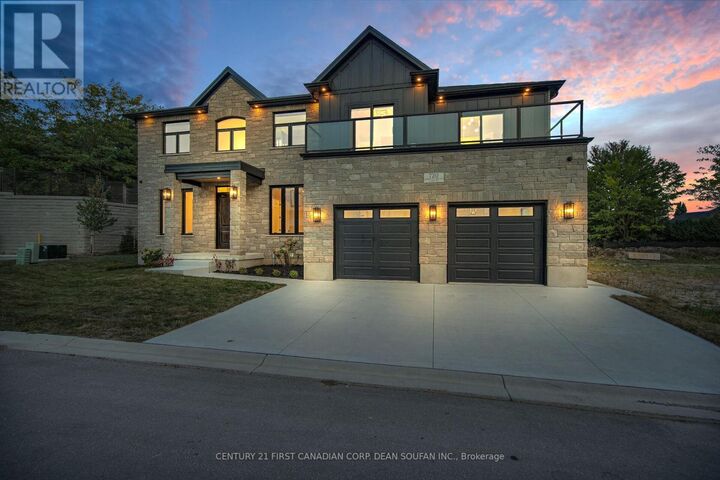 Property Photo:  720 Apricot Drive 13  ON N6K 0M5 