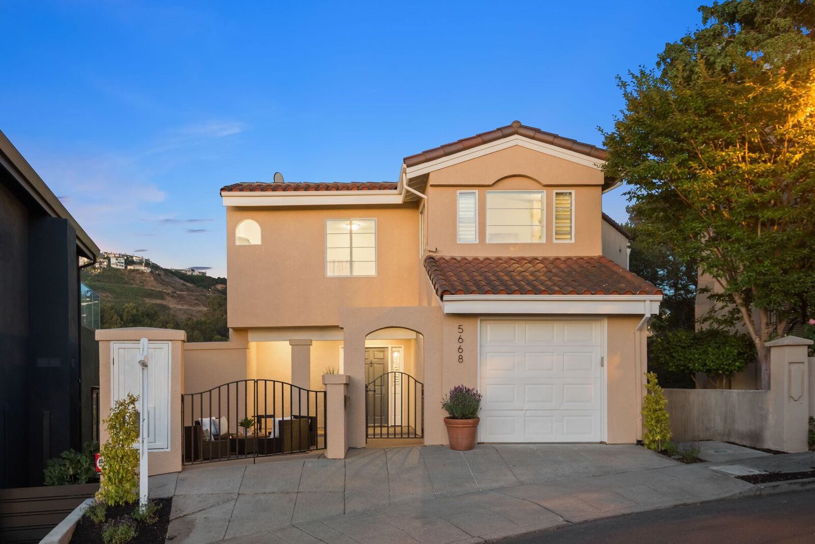 Property Photo:  5668 Buena Vista Ave  CA 94618 