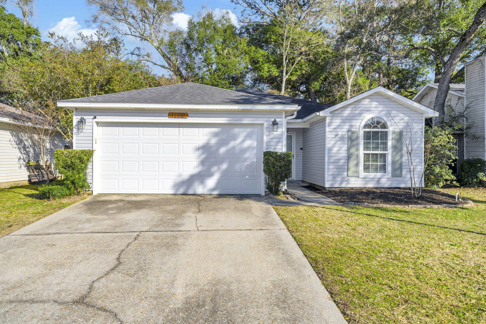 Property Photo: 1000 John Wayne Circle FL 32547