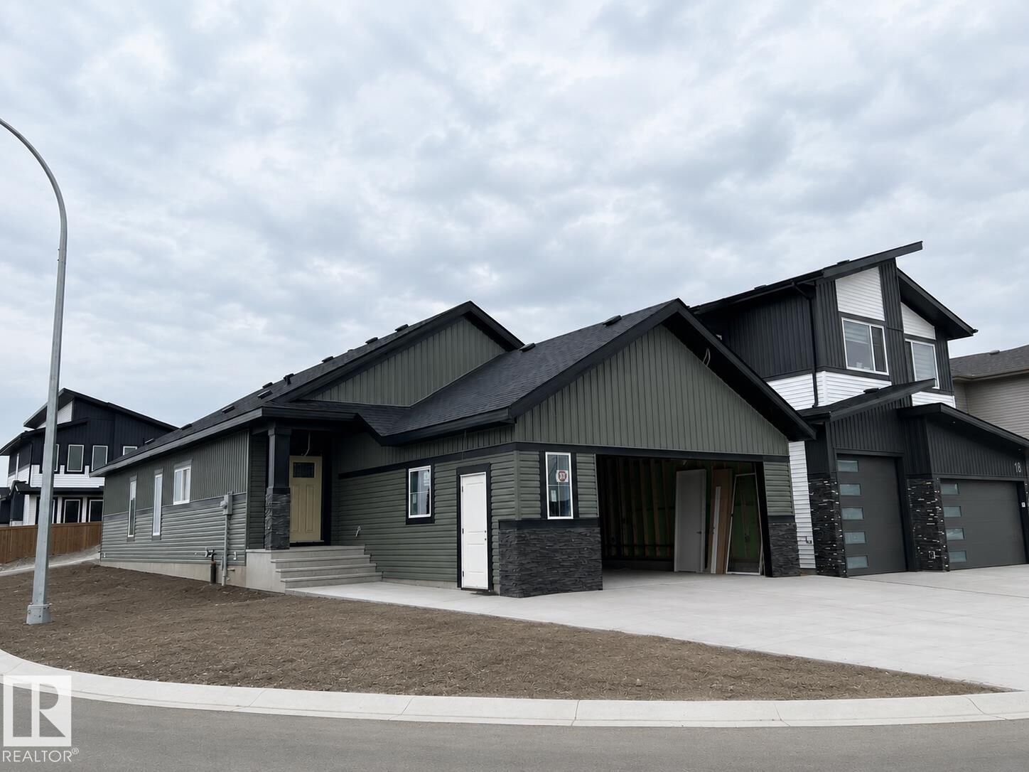 Property Photo: 22 Mockingbird Crescent AB T8L 1P3