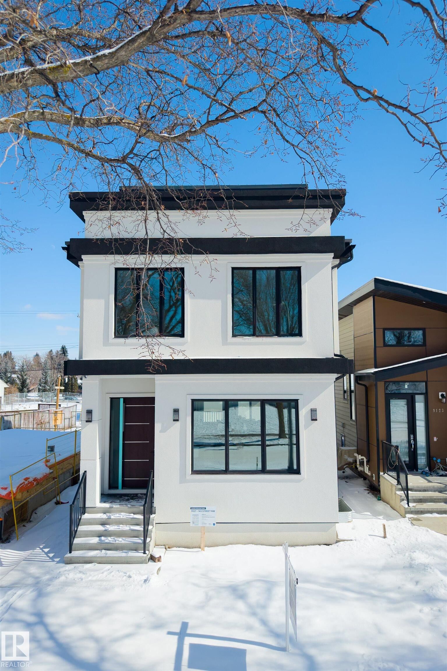 Photo de la propriété:  9127 143 Street NW  AB T5R 0P5 