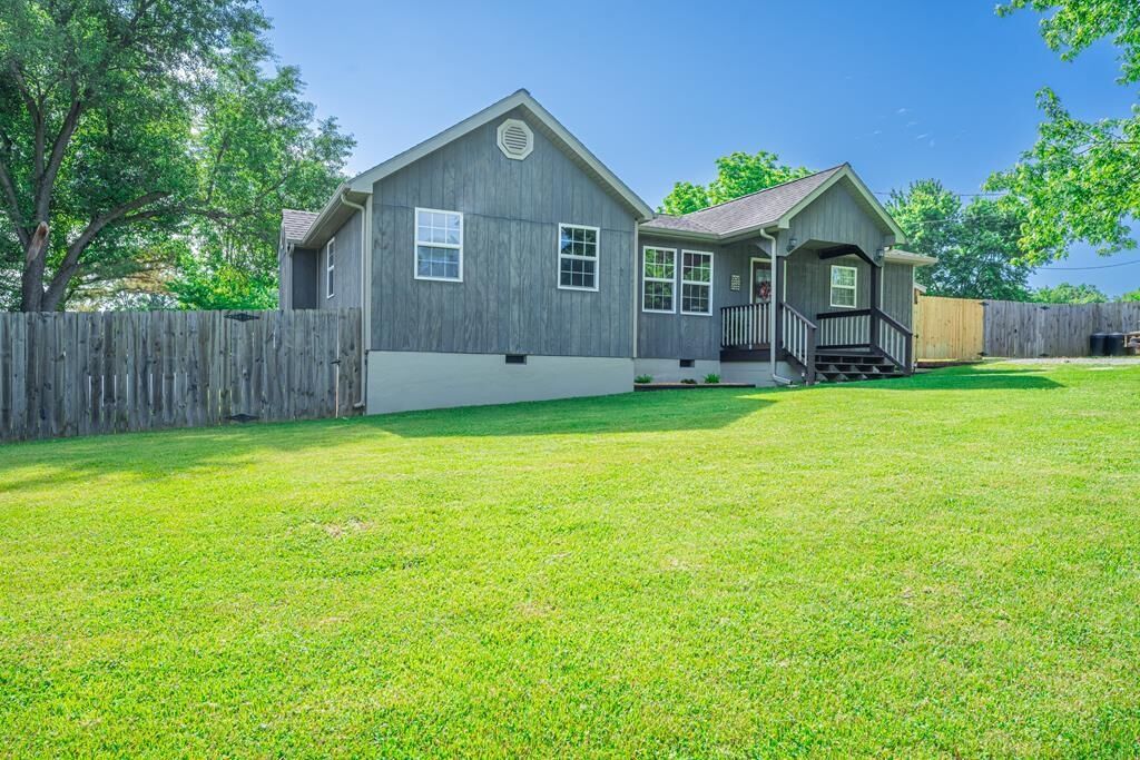 Property Photo:  45 Lee Dr.  KY 42320 