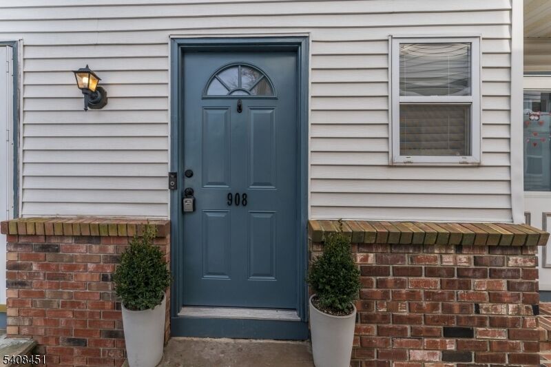 Property Photo: 908 Reed Ct NJ 08822