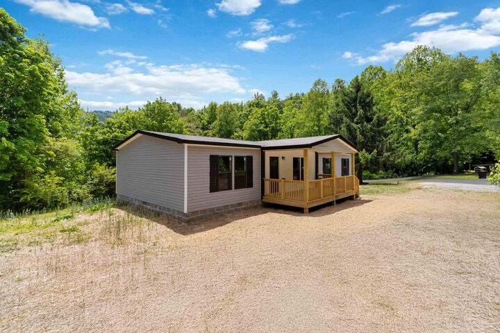 Property Photo:  1776 Little Wolf Creek Road  KY 40769 