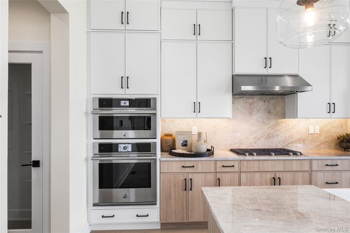 Property Photo:  5135 Teaberry Lane 11  NY 12524 