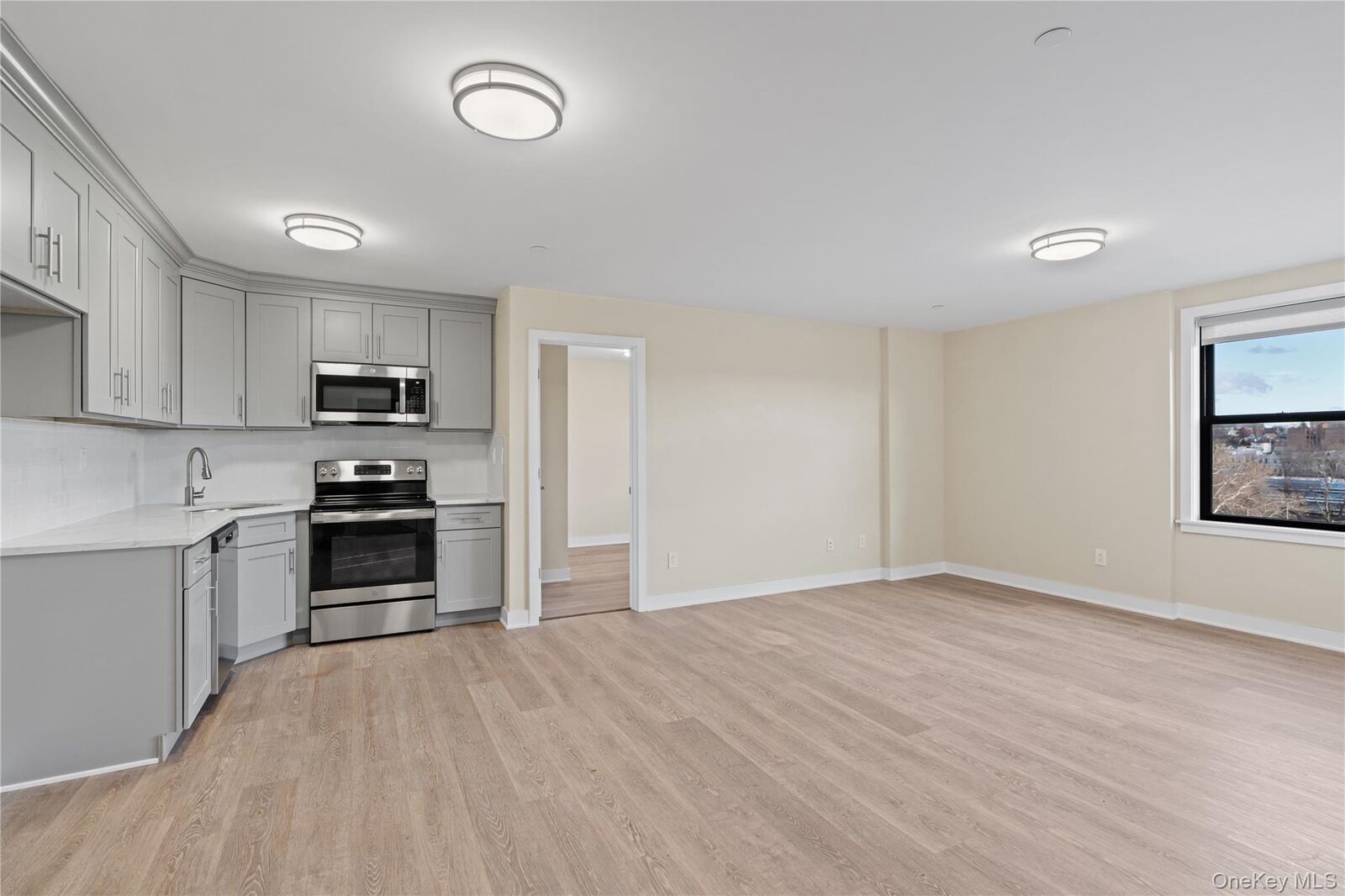 Property Photo:  135 Wakefield Avenue 304  NY 10704 