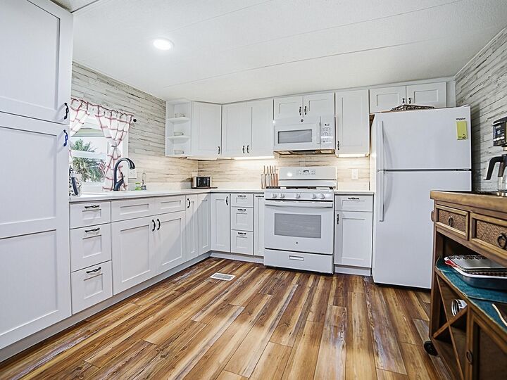 Property Photo:  211 Rue De Paresse  FL 32778 