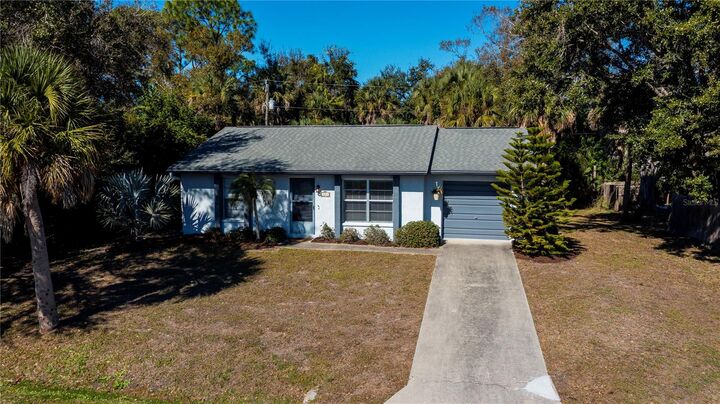 Property Photo: 484 Coronado Road FL 34293