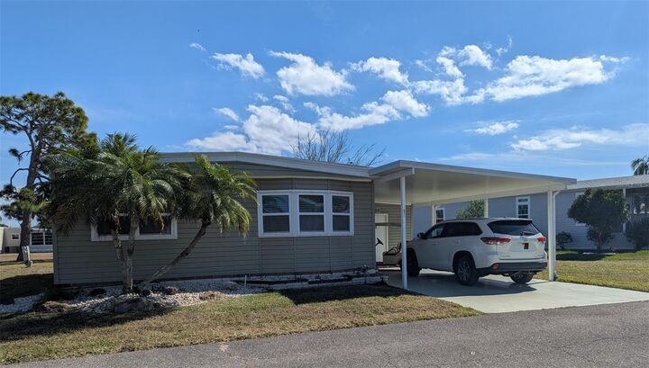 Property Photo:  2100 Kings Highway 833  FL 33980 