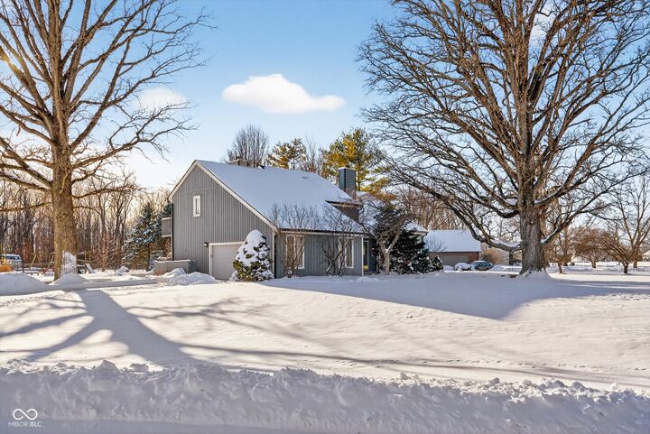 Property Photo:  2020 S Oakwood Drive  IN 46163 