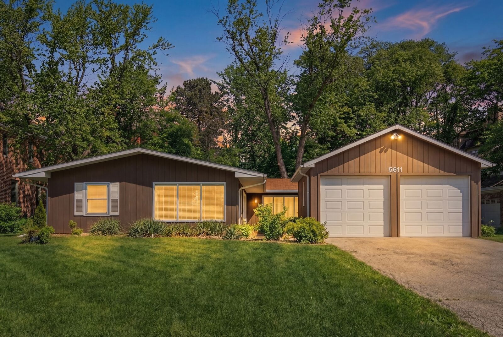 Property Photo:  5611 S Quincy Street S  IL 60521 