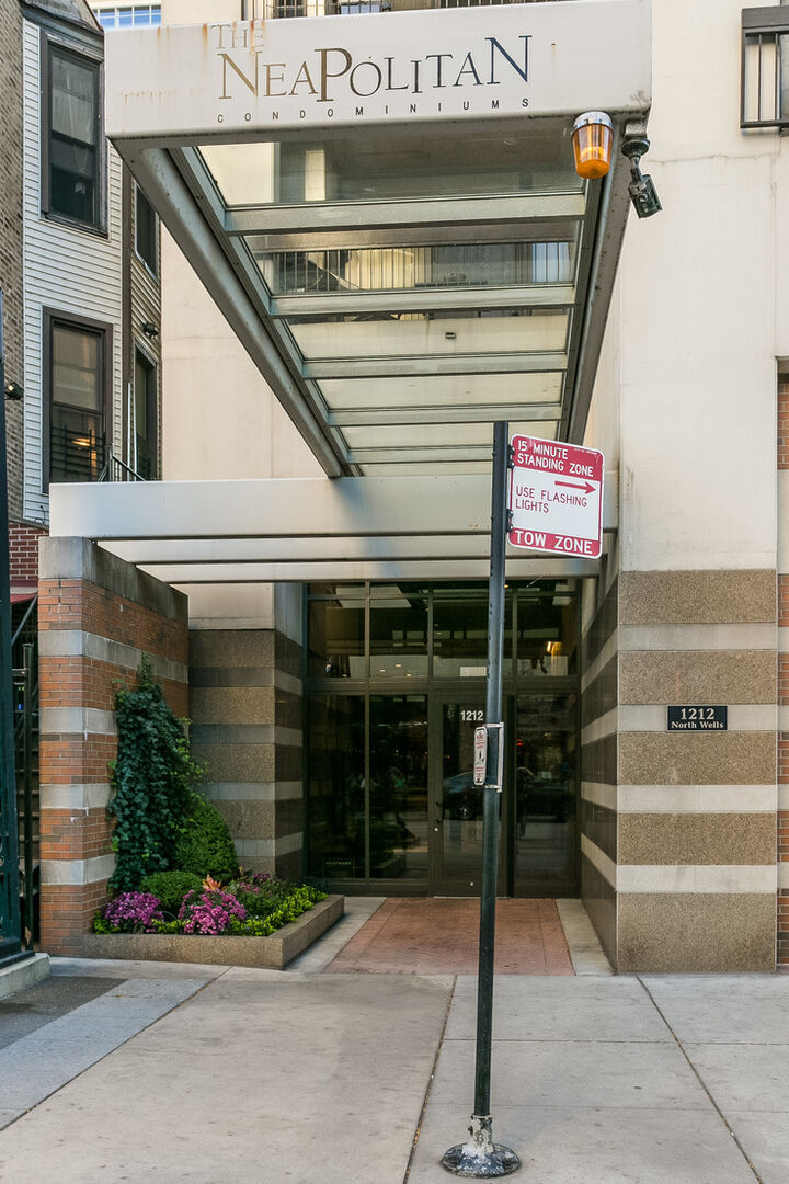 Property Photo:  1212 N Wells Street 804  IL 60610 