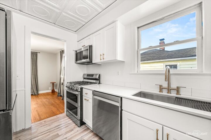 Property Photo:  523 Preston Avenue  IL 60120 