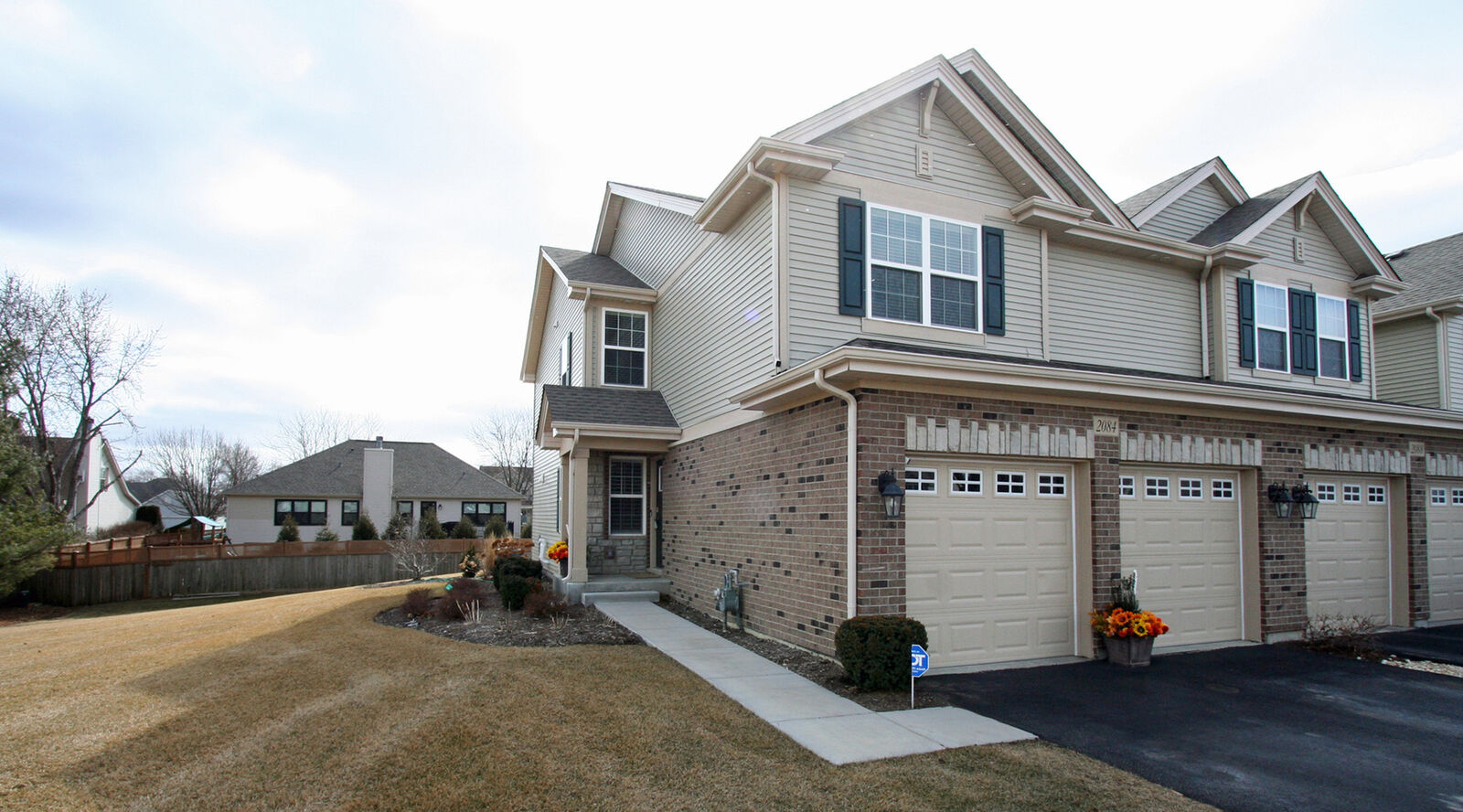 Property Photo:  2084 Canyon Creek Court  IL 60503 