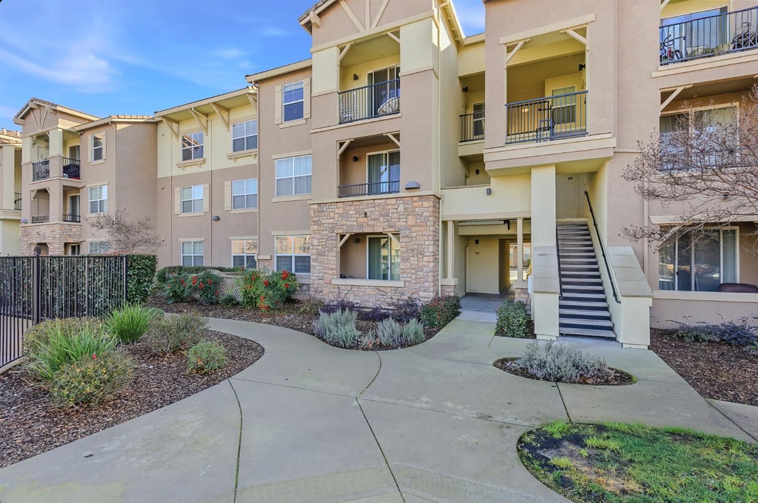 Property Photo: 1230 Whitney Ranch Parkway Pw415 CA 95765