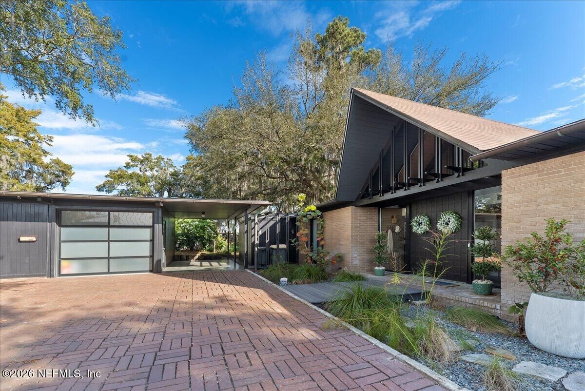 Property Photo: 1649 Brookside Circle E FL 32207