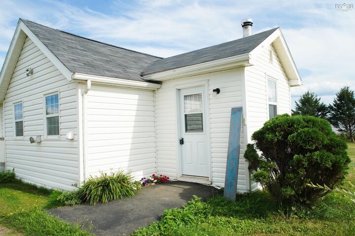 Property Photo: 4606 Highway 2 NS B0M 1B0