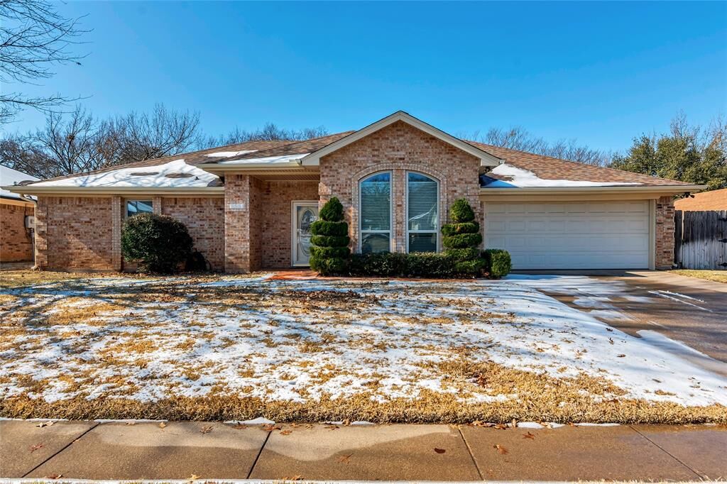 Property Photo:  1301 Oak Timber Drive  TX 76039 