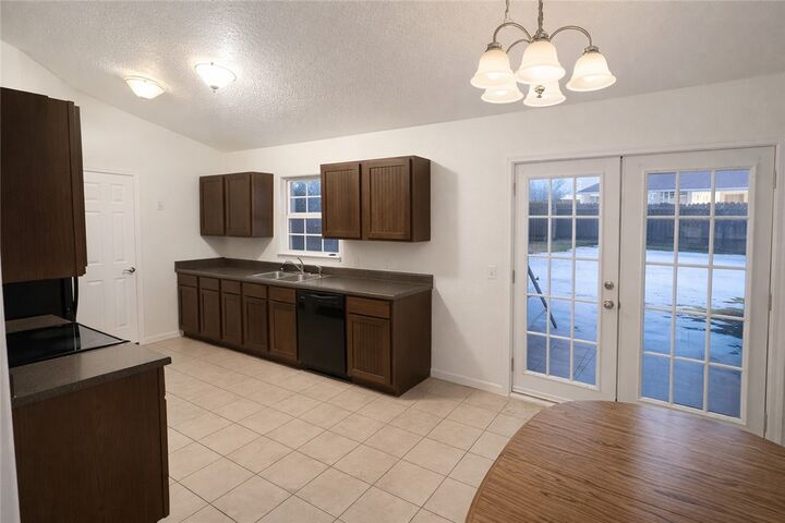 Property Photo:  526 White Oak Street  AR 72734 