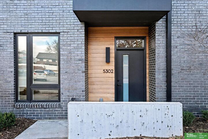Property Photo: 5302 Elmwood Plaza NE 68106