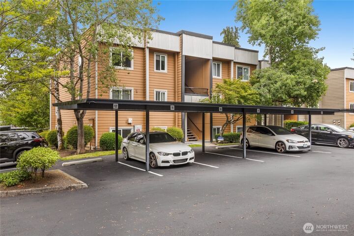 Property Photo:  710  Kirkland Cir A101  WA 98033 