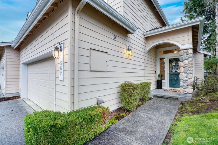 Property Photo:  562  Elma Avenue NE  WA 98059 