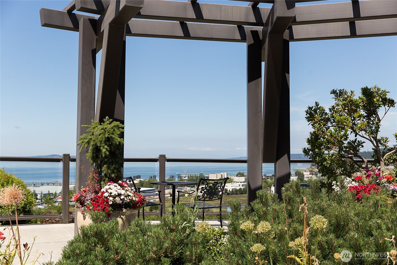 Property Photo:  51  Pine Street 201  WA 98020 