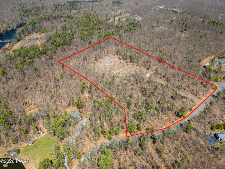 Property Photo:  2 Beverly Drive  PA 18438 