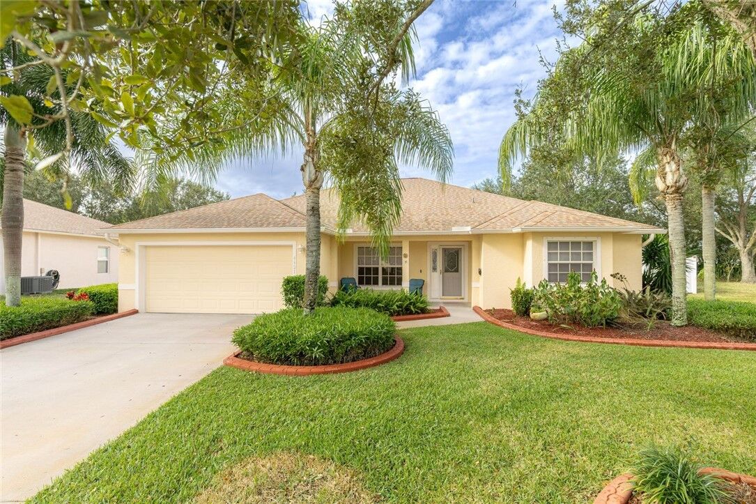 Property Photo: 4621 Paladin Circle FL 32967