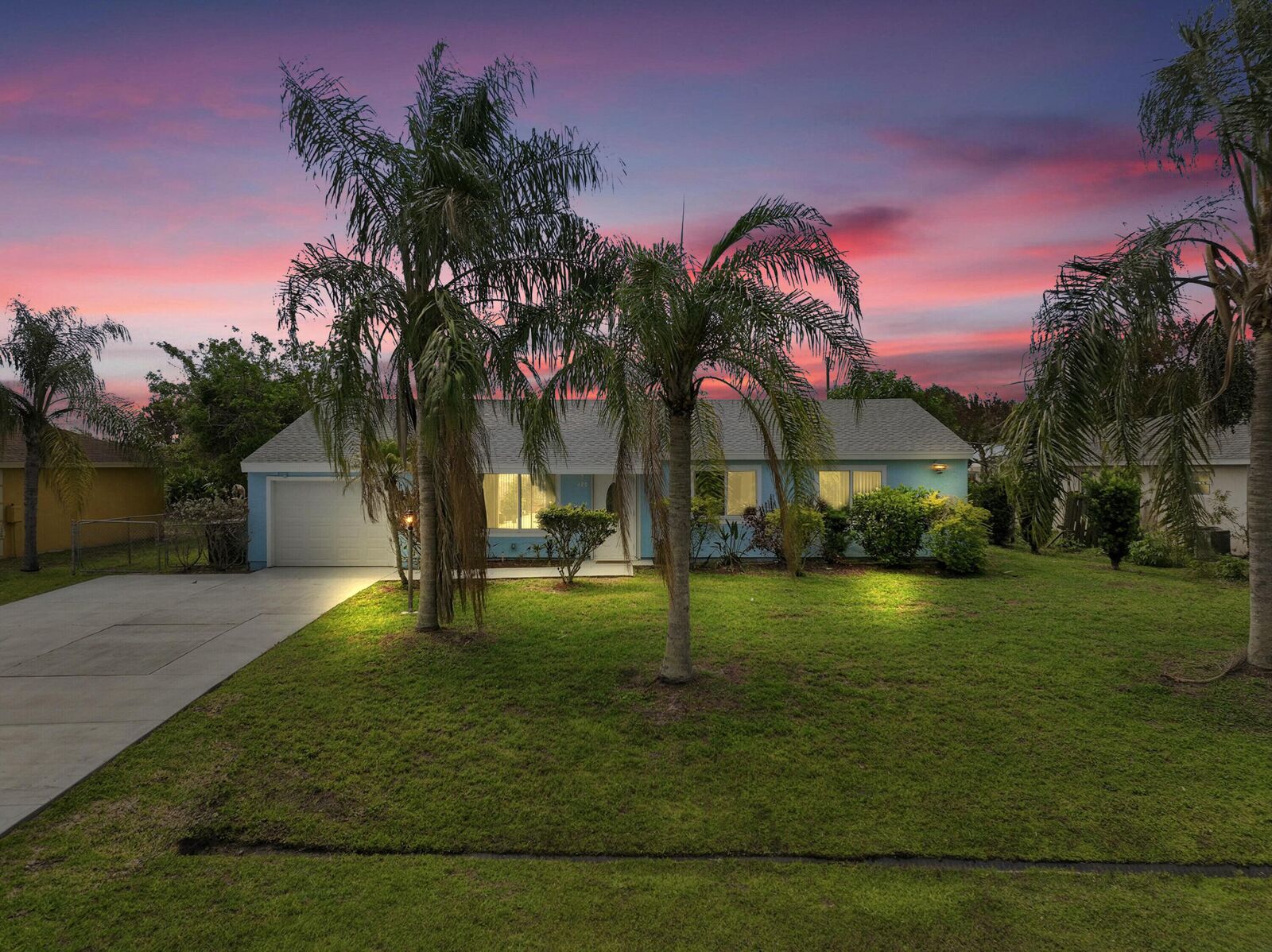 Property Photo:  420 SE Streamlet Avenue  FL 34983 