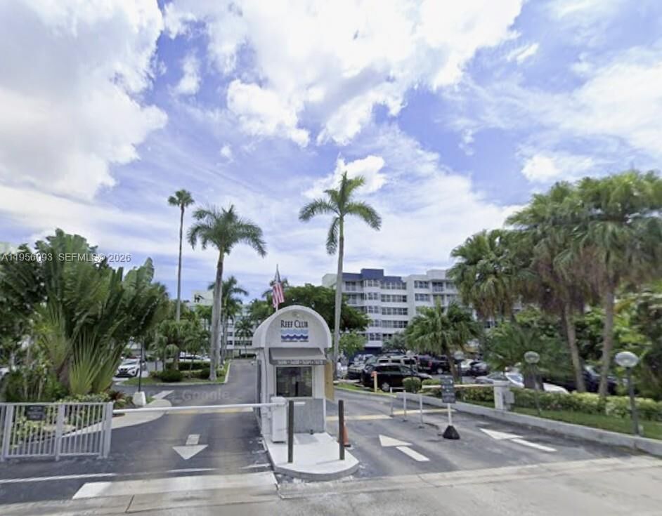 Property Photo: 16565 NE 26th Ave 3F FL 33160
