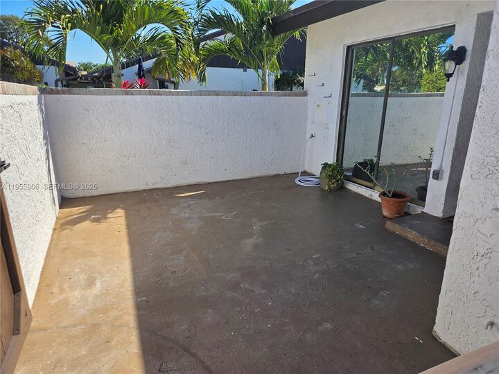 Property Photo:  9352 Wedgewood Ln A1  FL 33321 