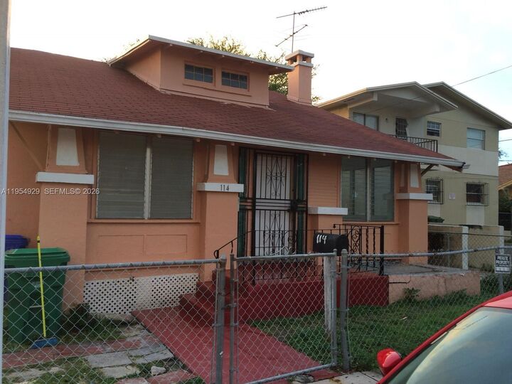 Property Photo: 114 NW 10th Ave FL 33128