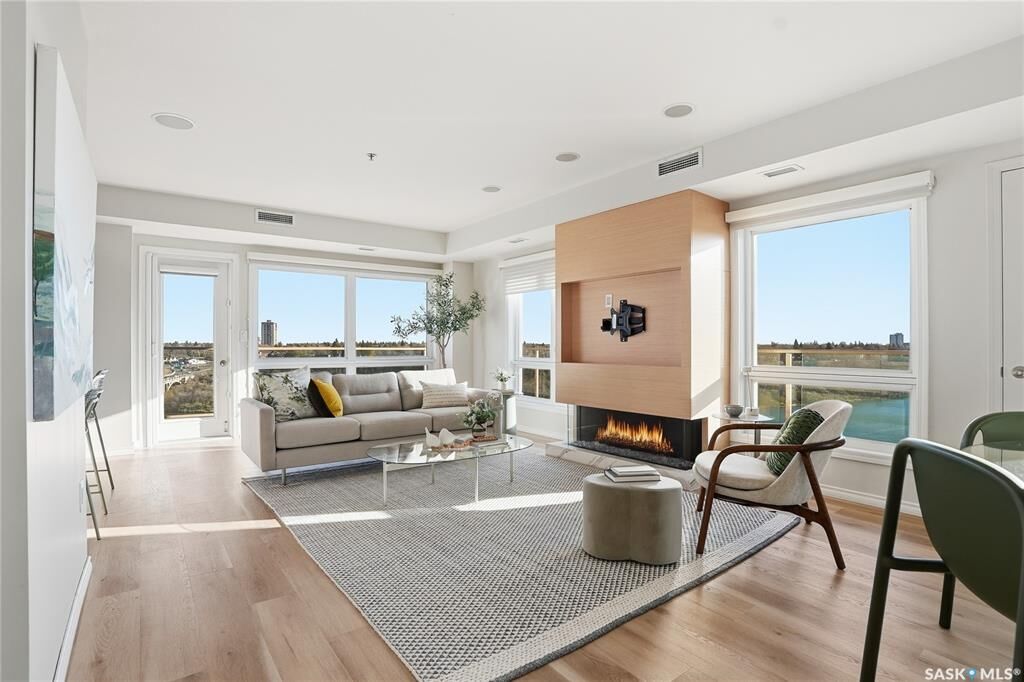 Property Photo:  902 Spadina Crescent E 1308  SK S7K 0G8 