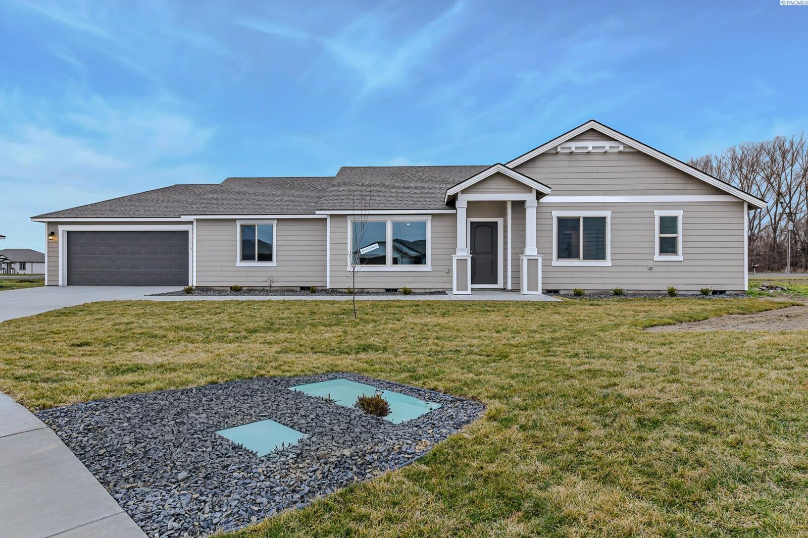 Property Photo:  1615 Castlewood Ct  WA 98930 